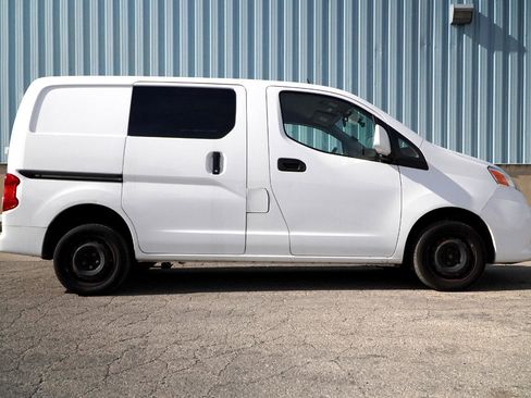 Used 2020 Nissan NV200 SV w/ Sliding Glass Door Package image 8