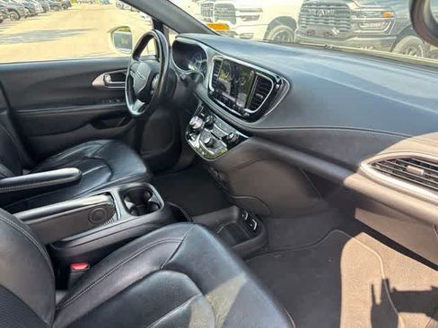 Used 2021 Chrysler Pacifica Touring-L w/ S Appearance Package AWD/4WD image 25