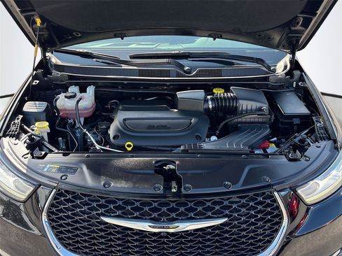 Used 2025 Chrysler Pacifica Select FWD image 33