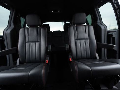 Used 2017 Dodge Grand Caravan GT image 32