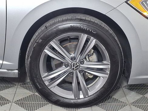 Used 2024 Volkswagen Jetta SE image 12