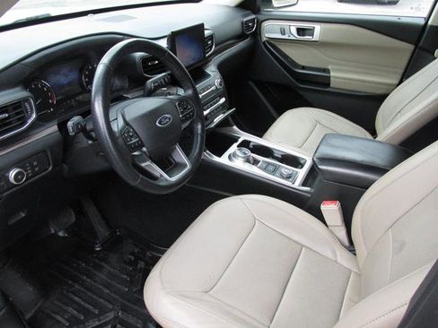 Used 2020 Ford Explorer Limited AWD/4WD image 9