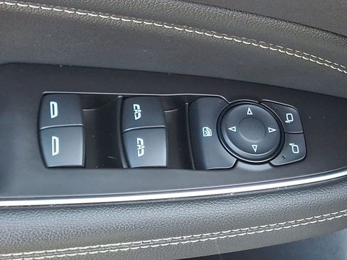 Used 2018 Buick Regal Essence w/ Sights and Sounds Package AWD/4WD image 27