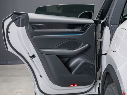 New 2026 Porsche Macan 4 Electric AWD/4WD image 30