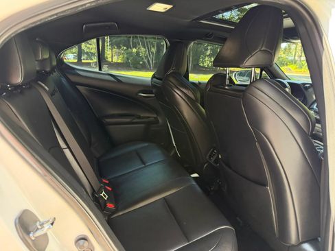 Used 2019 Lexus UX 200 F Sport w/ F Sport Premium Package FWD image 6