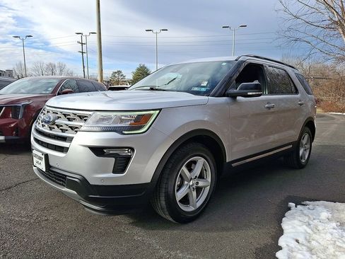 Used 2018 Ford Explorer XLT w/ Equipment Group 202A image 3