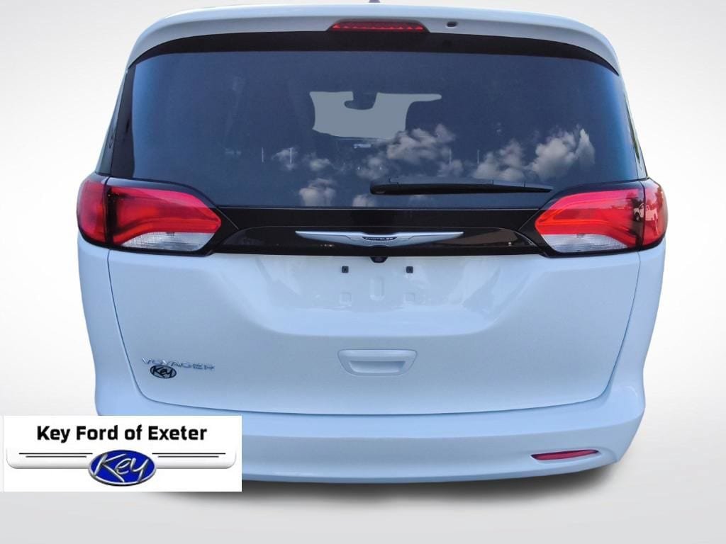 Used 2023 Chrysler Voyager LX FWD image 10