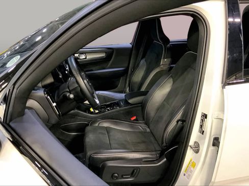 Used 2022 Volvo XC40 T5 R-Design w/ Advanced Package AWD/4WD image 8