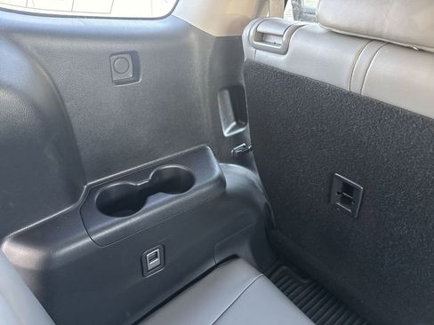 Used 2023 Toyota Highlander XLE AWD/4WD image 31
