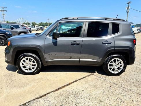Used 2022 Jeep Renegade Latitude w/ Convenience Group AWD/4WD image 4
