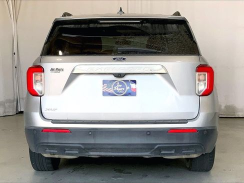 Used 2022 Ford Explorer XLT RWD image 4