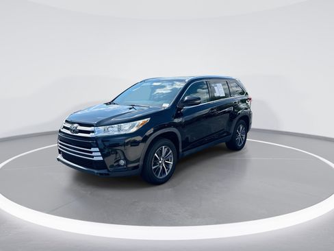 Used 2019 Toyota Highlander XLE FWD image 5