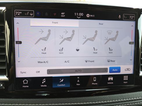 Used 2025 Chrysler Pacifica Limited FWD image 35