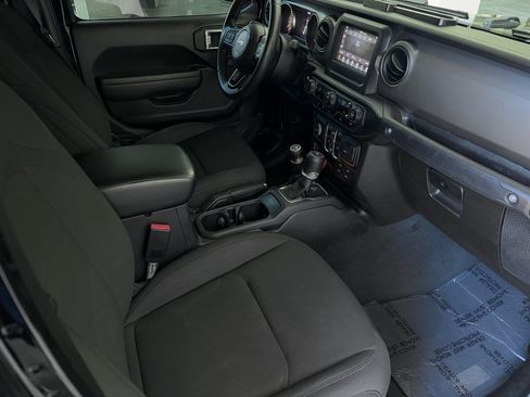 Used 2022 Jeep Gladiator Sport AWD/4WD image 16