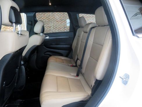 Used 2017 Jeep Grand Cherokee Laredo image 19