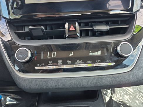 Used 2025 Toyota Corolla LE FWD image 32
