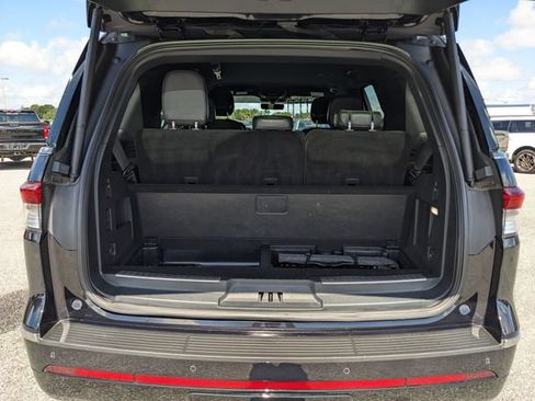 Used 2023 Lincoln Navigator 4WD image 12