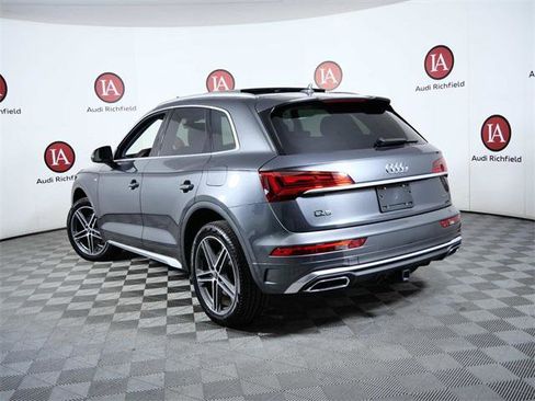 Used 2024 Audi Q5 e Premium Plus w/ Premium Plus Package image 6