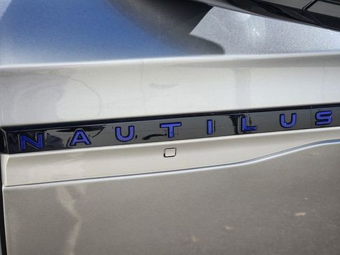 New 2025 Lincoln Nautilus Premier image 16