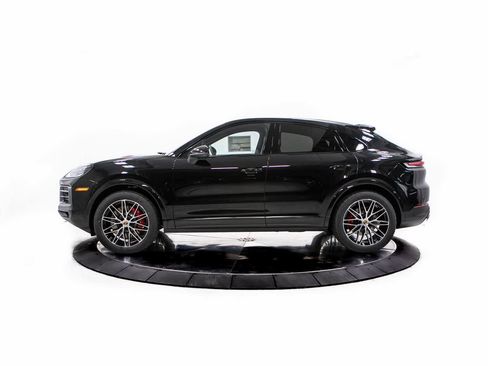 New 2026 Porsche Cayenne S image 2