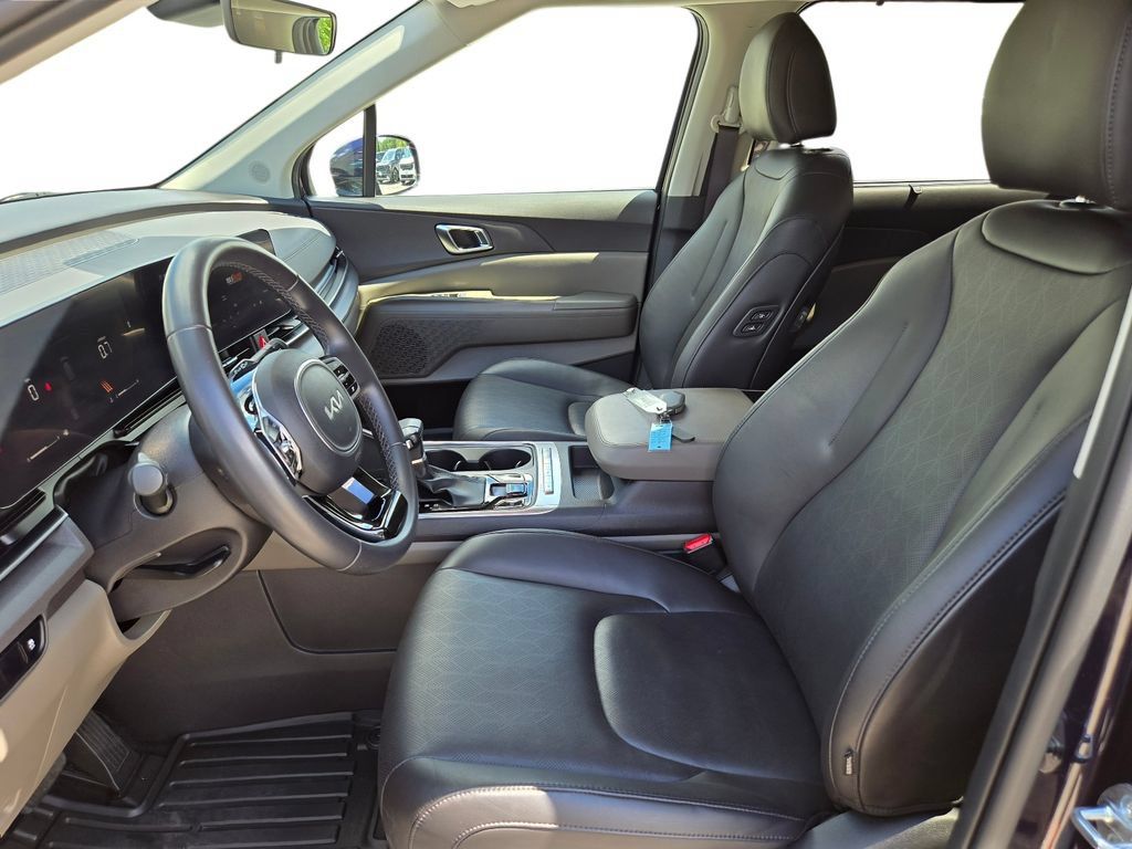 Certified 2025 Kia Carnival EX FWD image 18