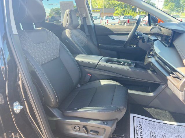 Used 2025 Nissan Murano Platinum w/ Cargo Package AWD/4WD image 28