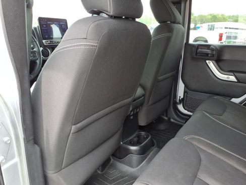Used 2015 Jeep Wrangler Unlimited Sahara AWD/4WD image 8