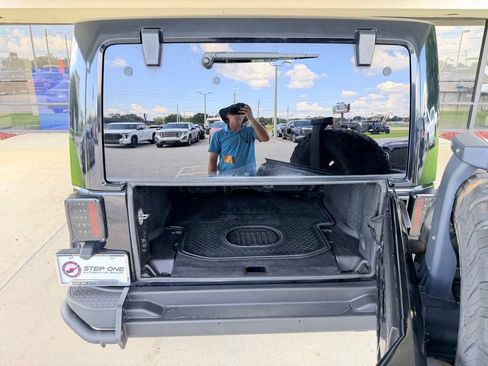 Used 2016 Jeep Wrangler Unlimited Sahara AWD/4WD image 27