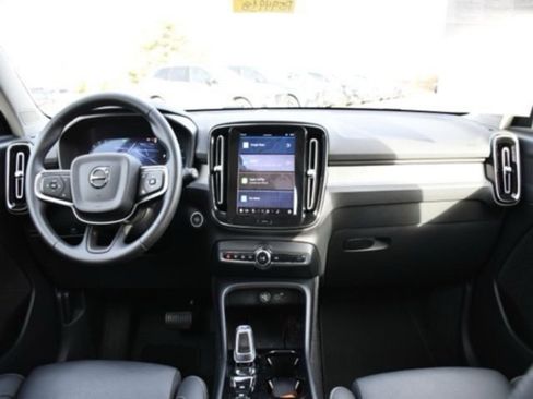 Certified 2025 Volvo XC40 B5 Plus image 15