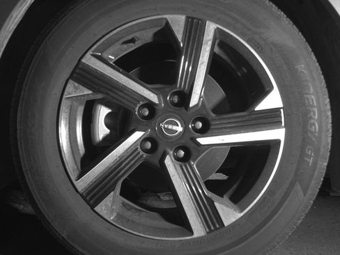 Used 2025 Nissan Sentra SV image 12