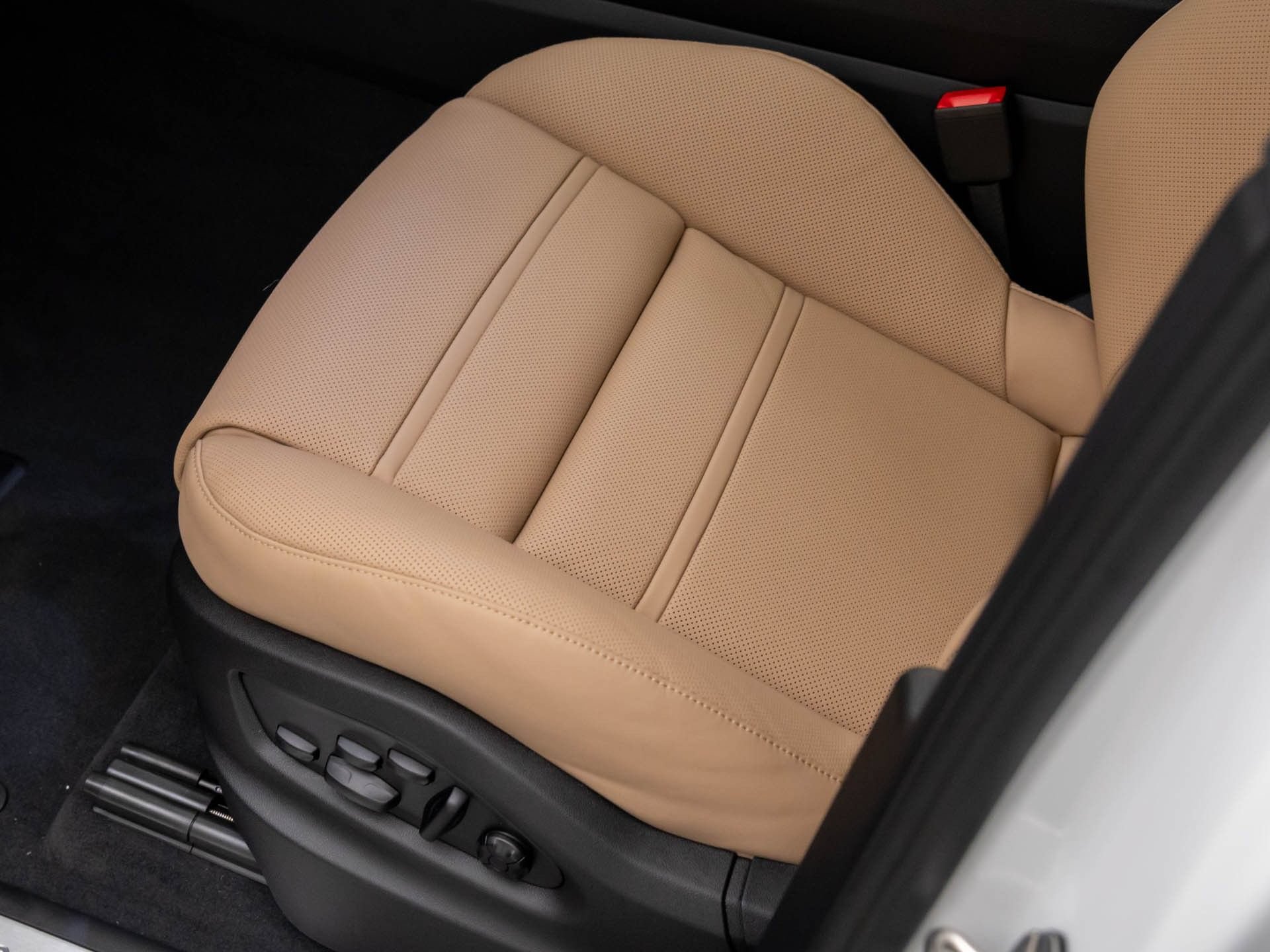 Certified 2026 Porsche Cayenne AWD/4WD image 16