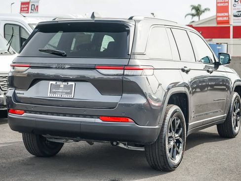 New 2026 Jeep Grand Cherokee Altitude image 4