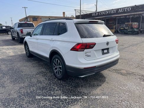 Used 2018 Volkswagen Tiguan SE w/ Panoramic Sunroof Package FWD image 8