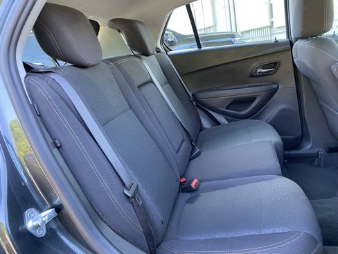 Used 2020 Chevrolet Trax LS FWD image 33