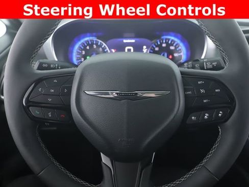 Used 2025 Chrysler Pacifica Limited AWD/4WD image 22