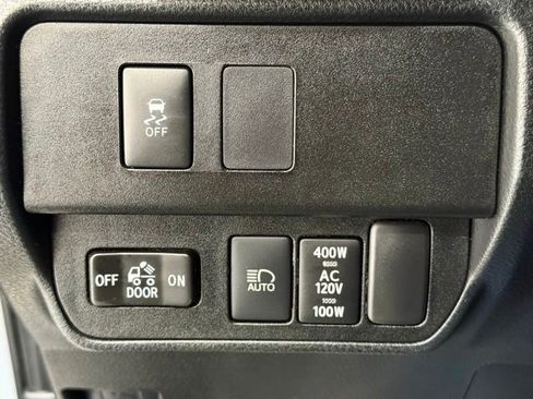 Used 2021 Toyota Tacoma TRD Off-Road w/ TRD Premium Off Road Package AWD/4WD image 28