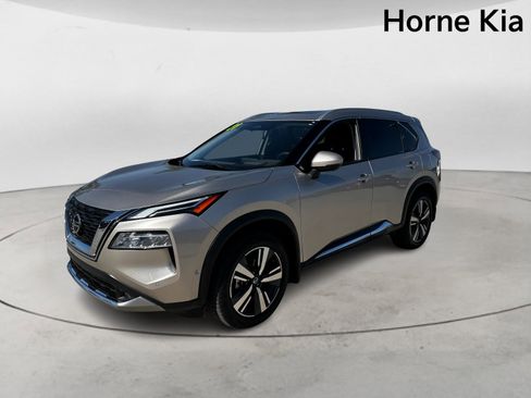 Used 2021 Nissan Rogue Platinum image 7