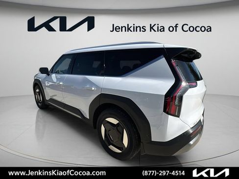New 2026 Kia EV9 Wind AWD/4WD image 8