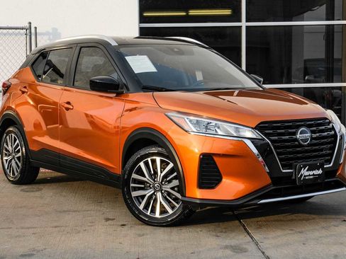 Used 2021 Nissan Kicks SV image 6