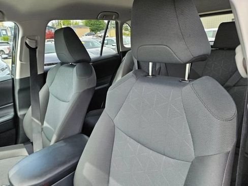 Used 2025 Toyota RAV4 XLE AWD/4WD image 25