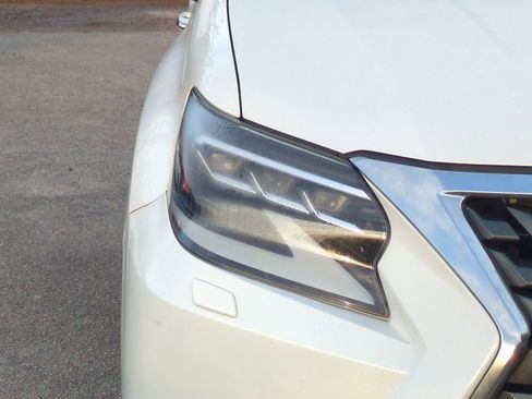 Used 2020 Lexus GX 460 Premium image 10