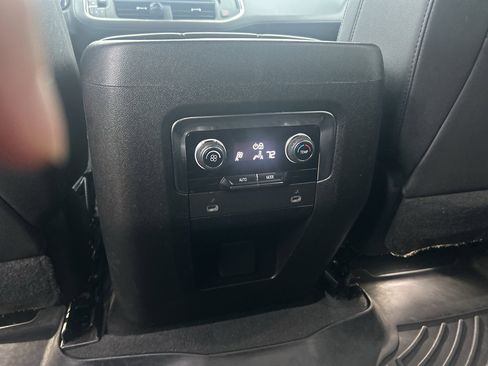 Used 2023 Chevrolet Suburban Z71 image 19