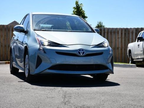 Used 2016 Toyota Prius Two FWD image 2
