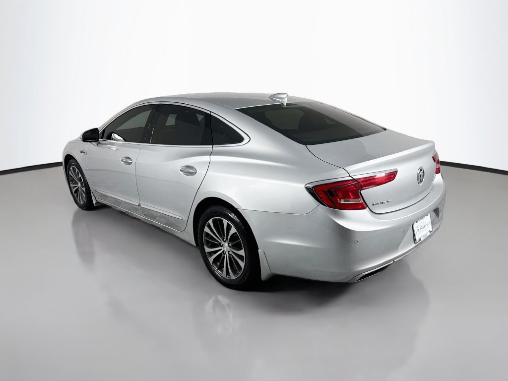 Used 2017 Buick LaCrosse Essence FWD image 3