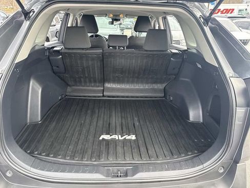 Used 2021 Toyota RAV4 XLE AWD/4WD image 9