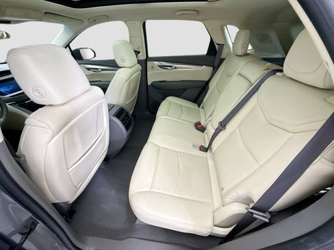 Used 2017 Cadillac XT5 Luxury w/ Driver Awareness Package FWD image 19