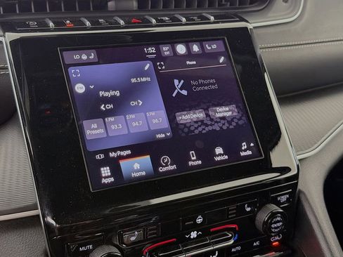 Used 2024 Jeep Grand Cherokee Altitude RWD image 16