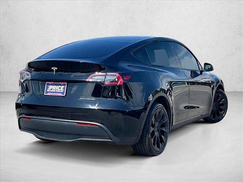 Used 2022 Tesla Model Y Long Range AWD/4WD image 2
