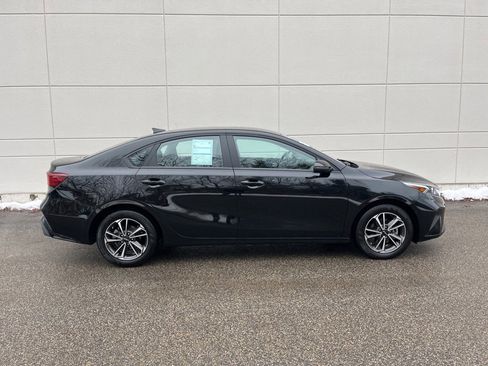 Used 2024 Kia Forte LXS w/ LXS Technology Package image 5