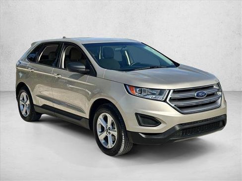 Used 2018 Ford Edge SE image 3